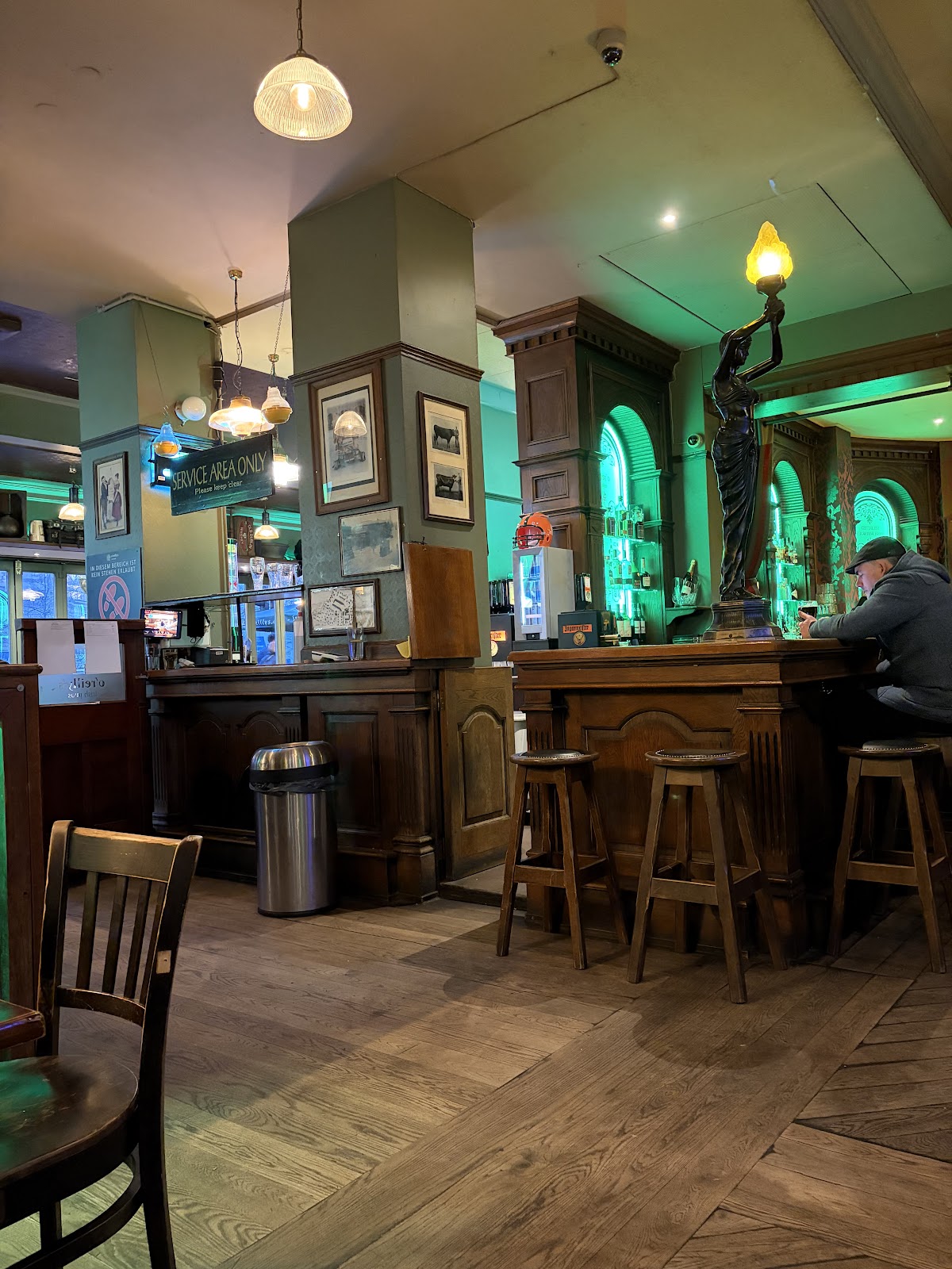 O'Reilly's Irish Pub interior 3