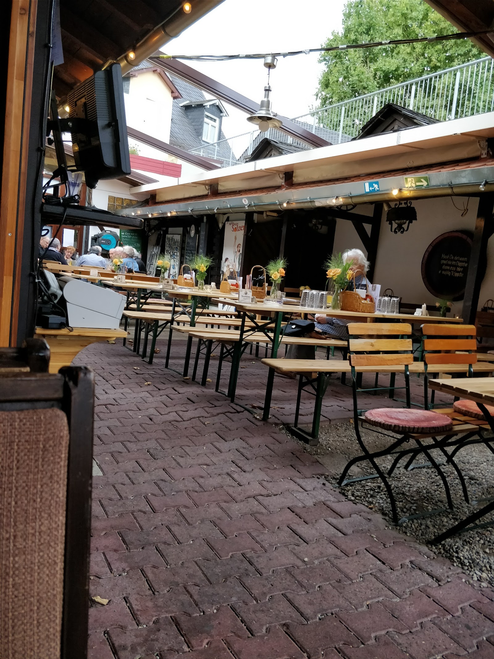 Apfelwein Solzer Bornheim Frankfurt traditional tavern interior