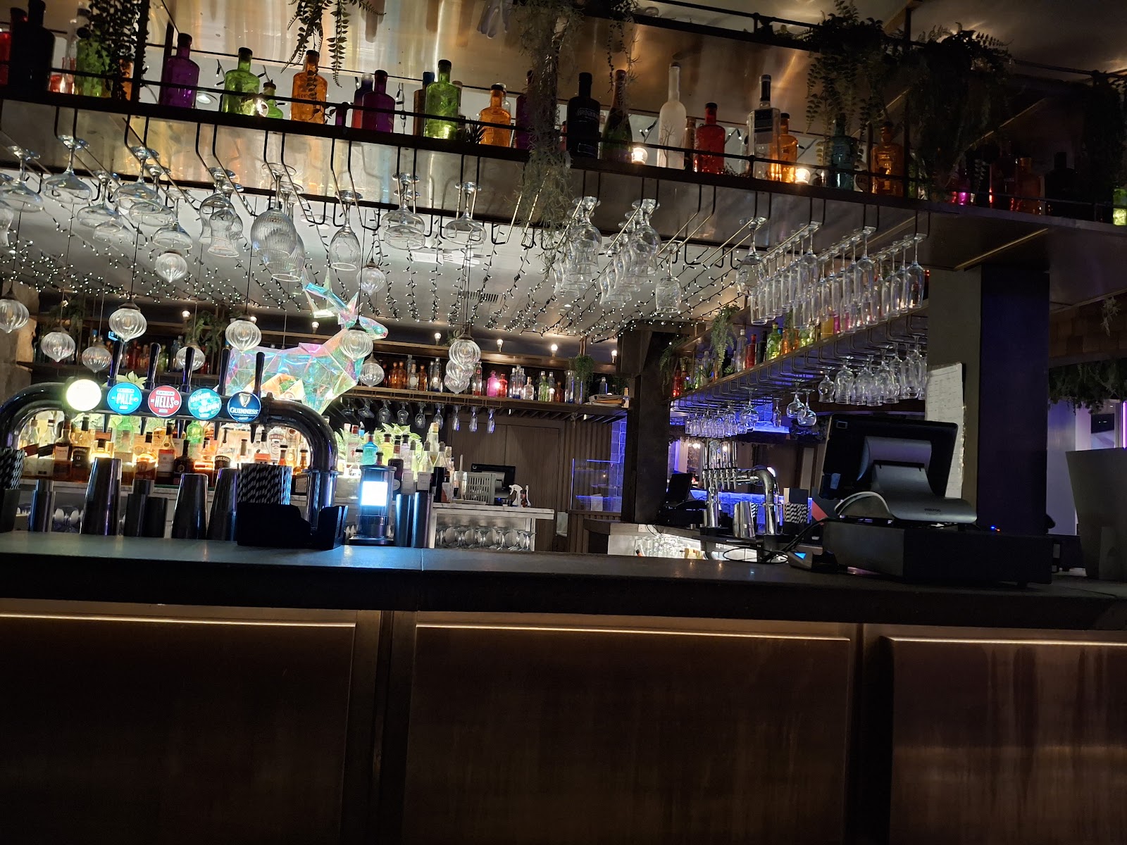 Bar bar counter