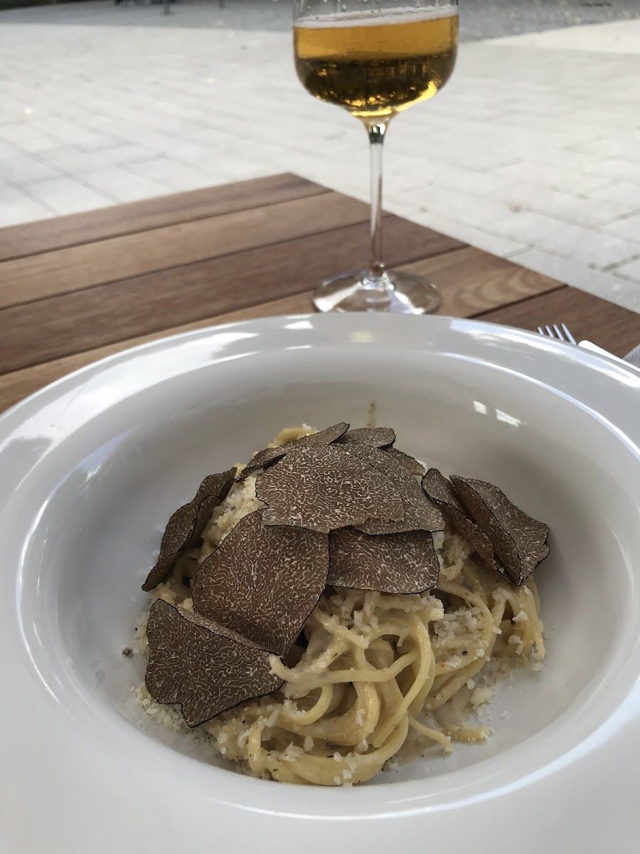 Cafe Bar zur Pension bar service
