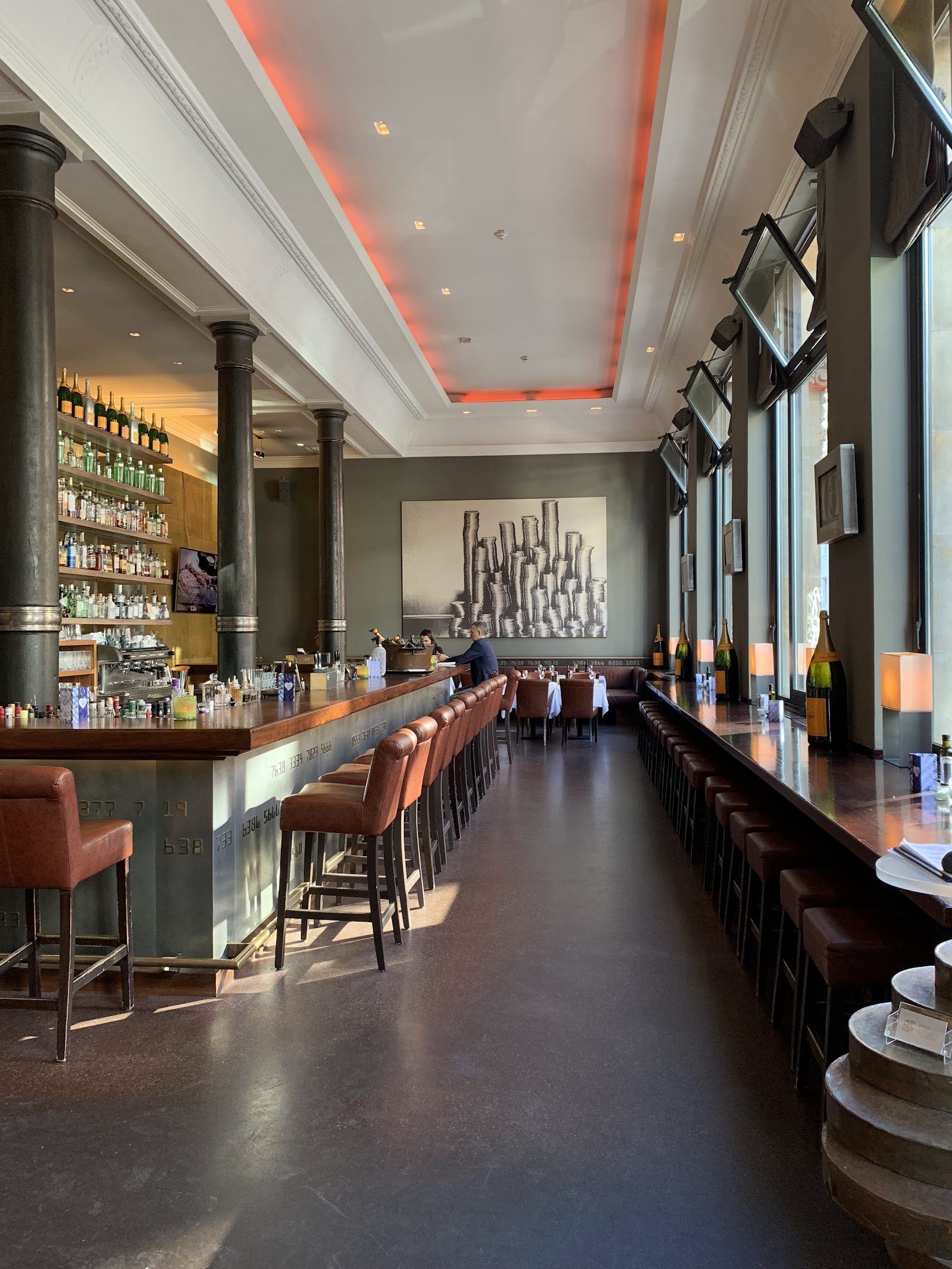 Die Bank Brasserie & Bar Hamburg bar interior