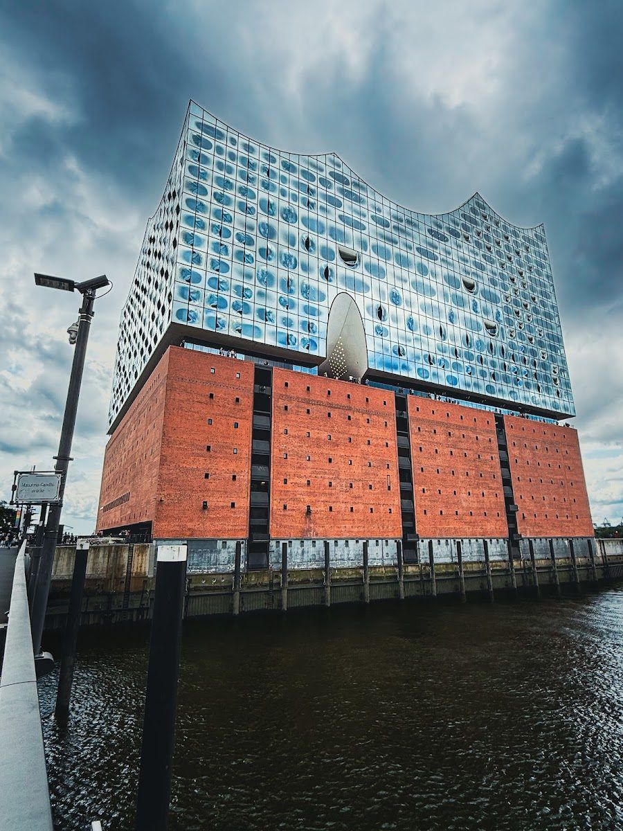 Elbphilharmonie Plaza Bar Hafencity atmosphere