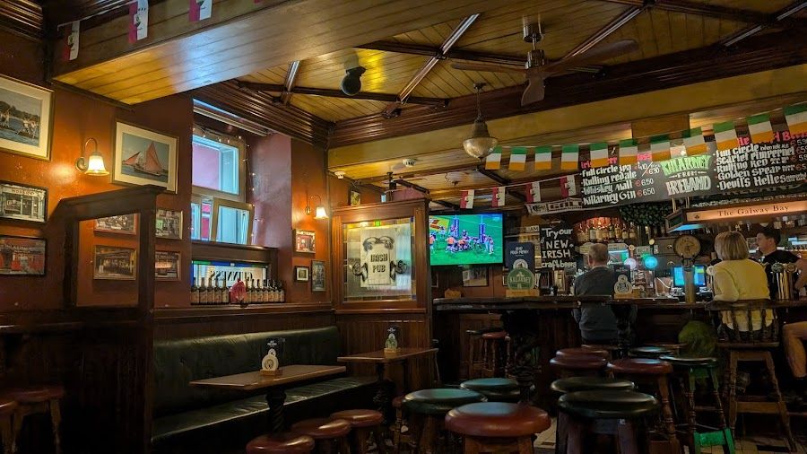 Galway Irish Pub bar service