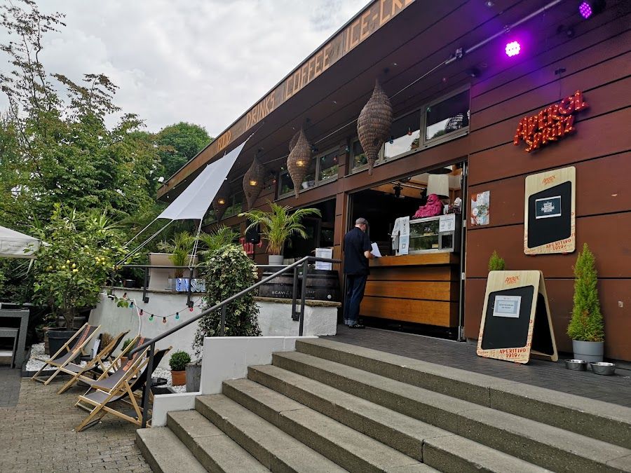 Cafe Schoene Aussichten bar service
