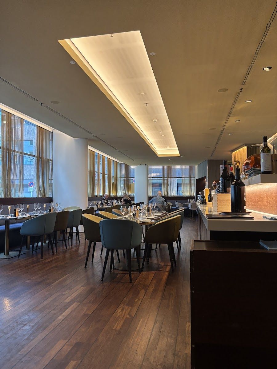 Mortimer Bar at Park Hyatt Hamburg interior