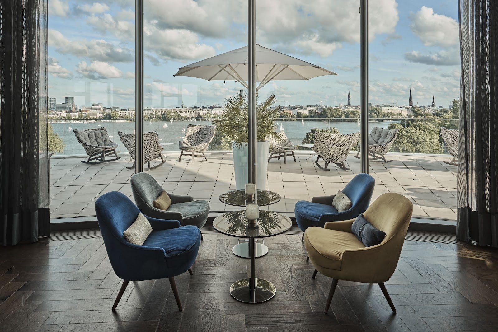 The Fontenay Bar Hamburg bar interior