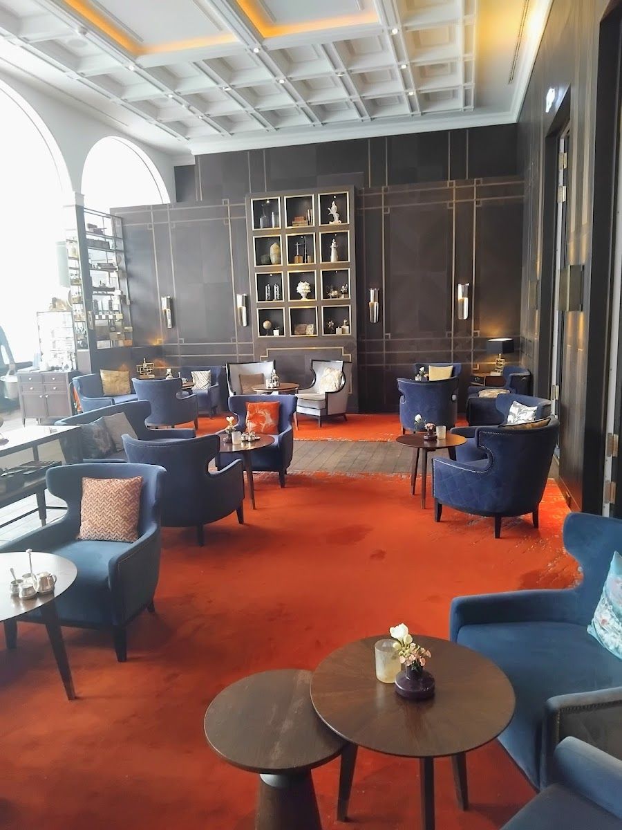 The London Bar at Atlantic Hotel bar service