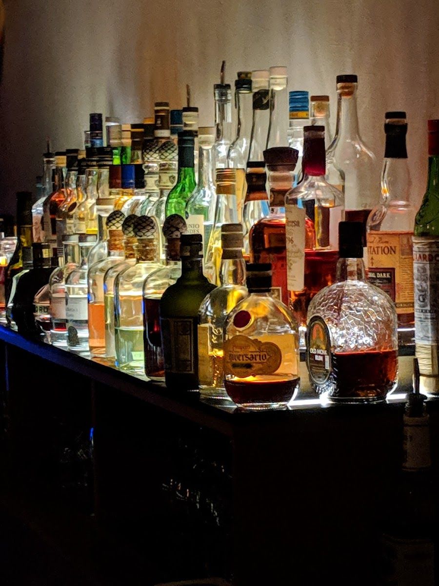 Wohlwill Cocktail Bar bar service