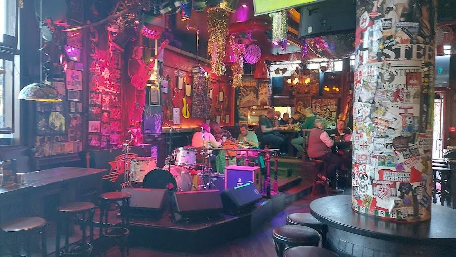 Zwick St Pauli bar service