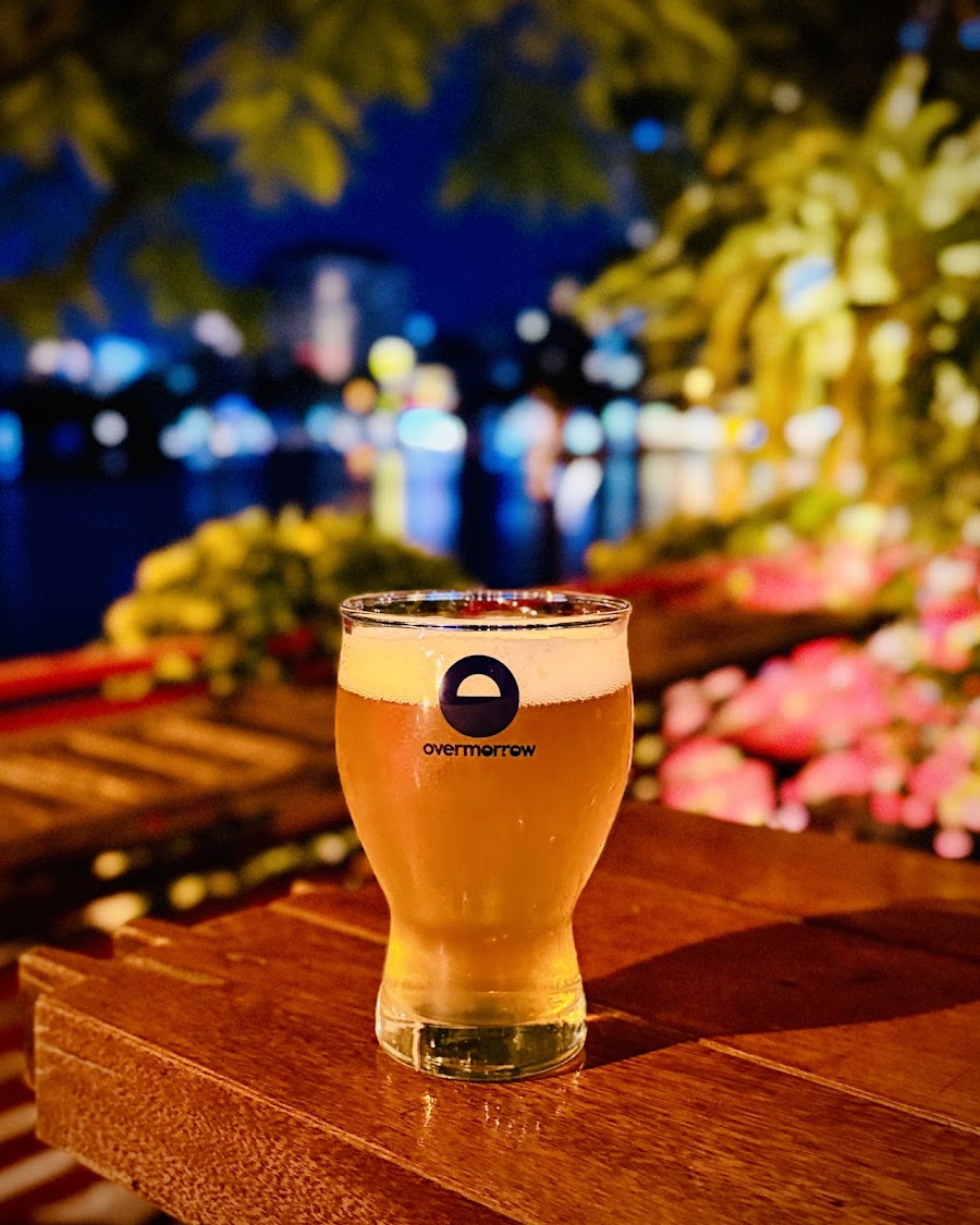 Standing Bar, Hanoi
