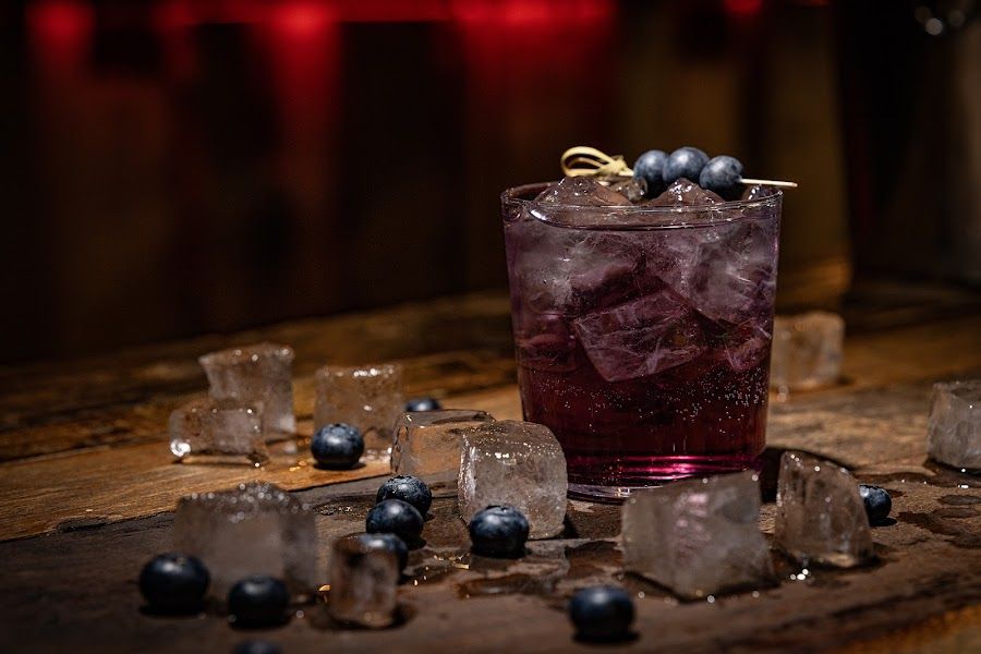 Cinco Bar bar service
