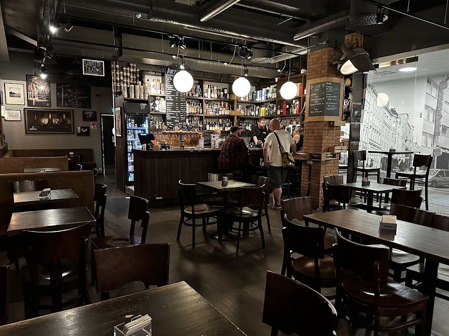 Pikkulintu bar service