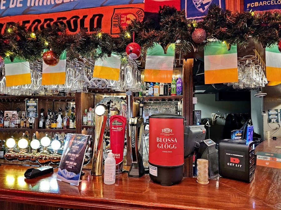 Irish Cottage Pub bar service