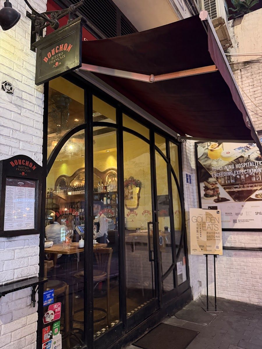 Bouchon Bistro Bar bar service