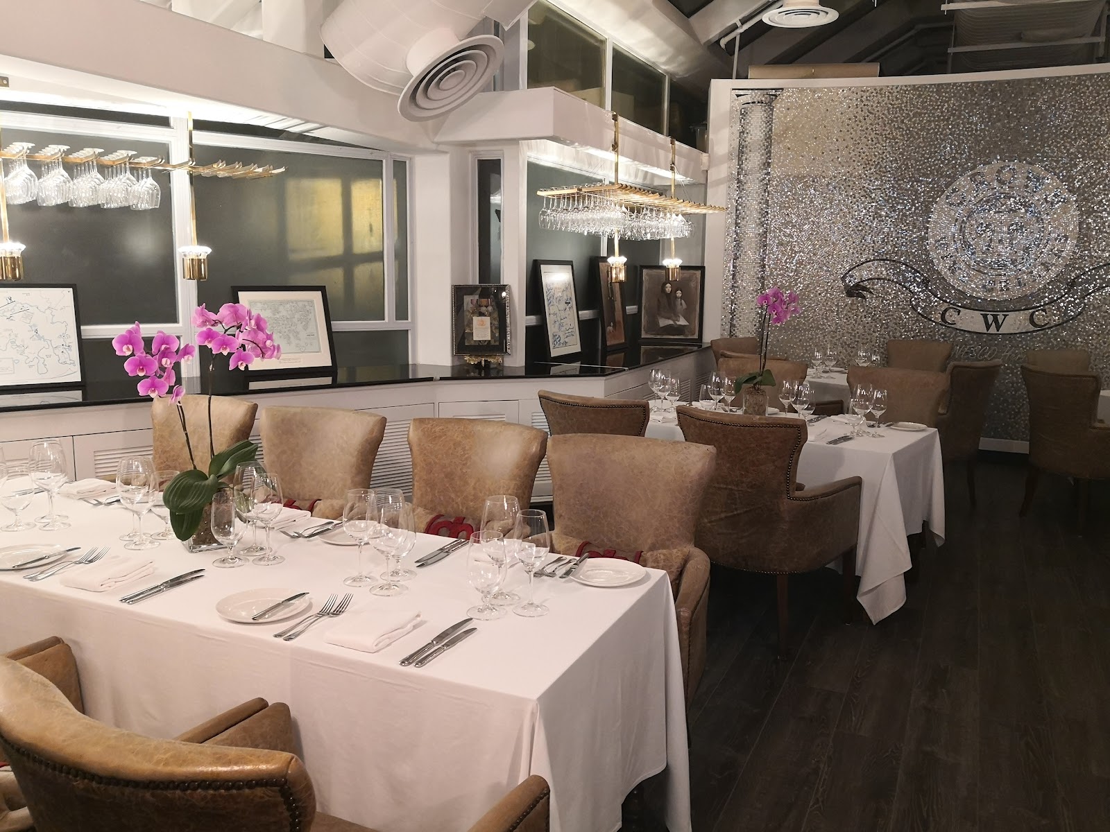 Crown Wine interior