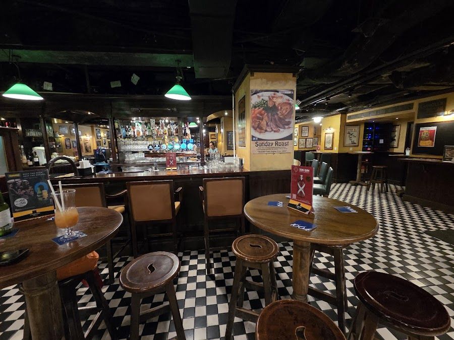 The Stone's Irish Pub Central atmosphere