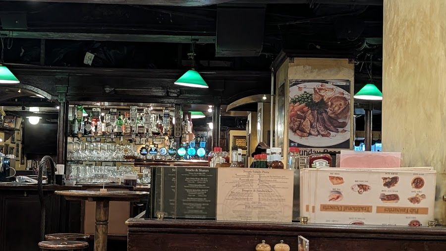 The Stone's Irish Pub bar service