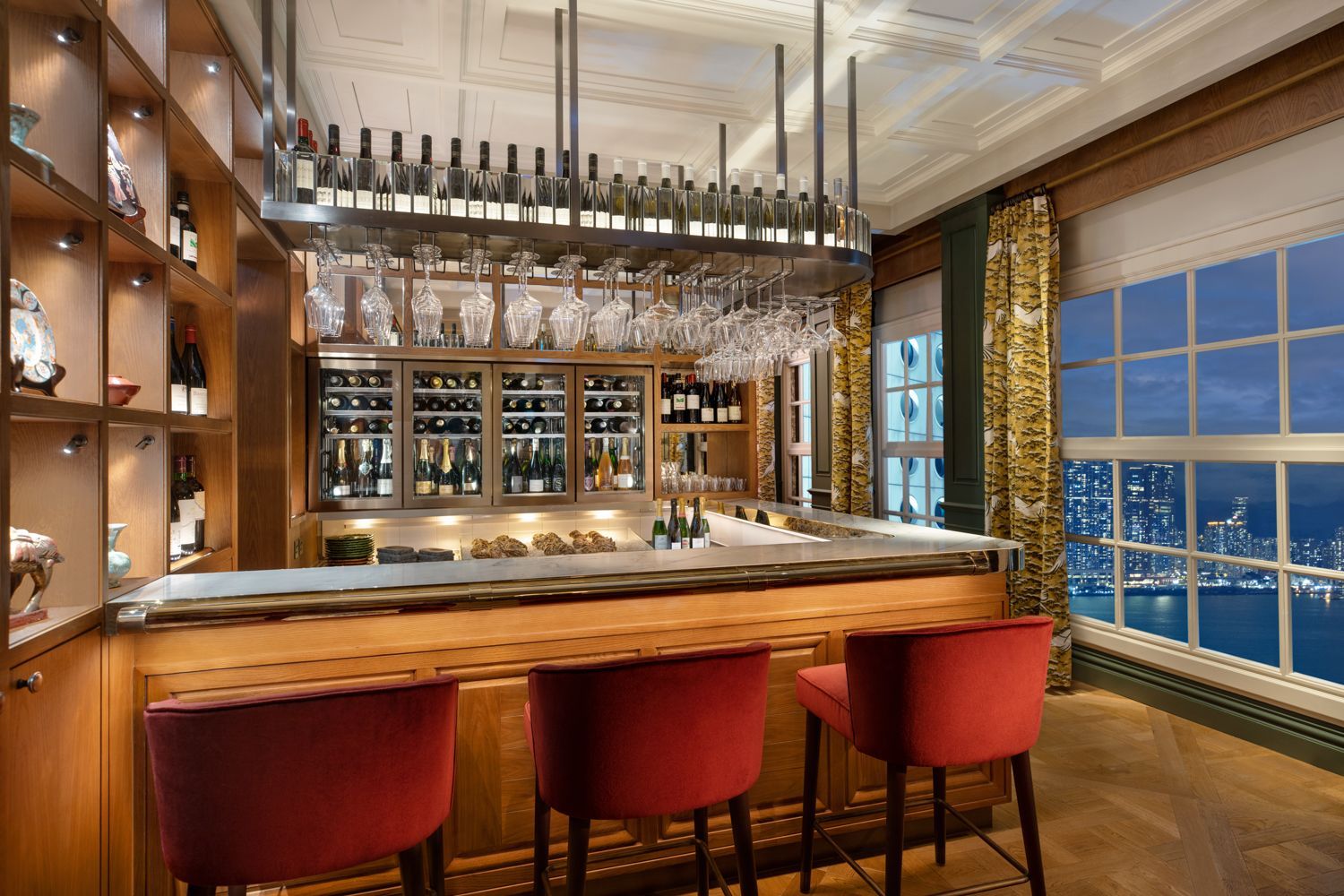 Japanese lounge and bar above a Landmark dining room, Central Hong Kong