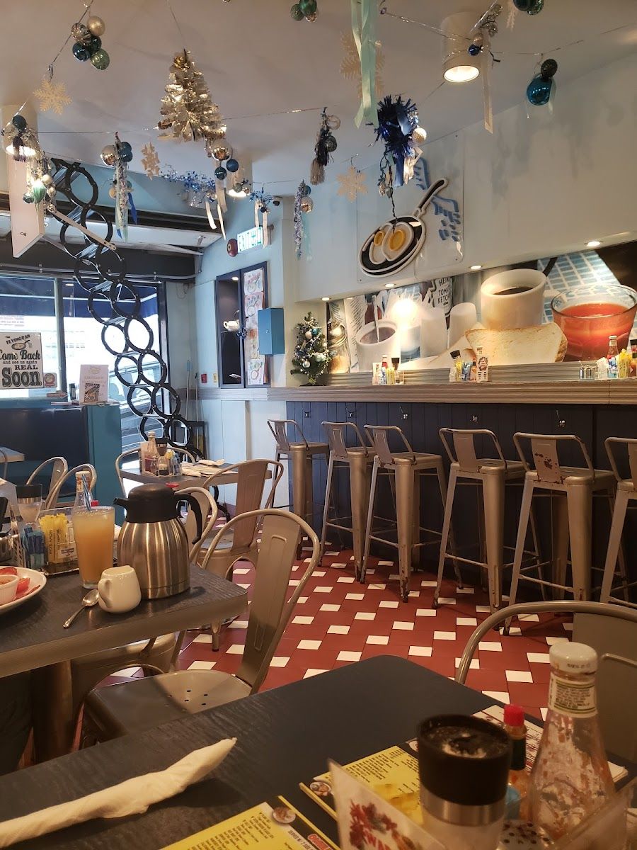 The Flying Pan bar service