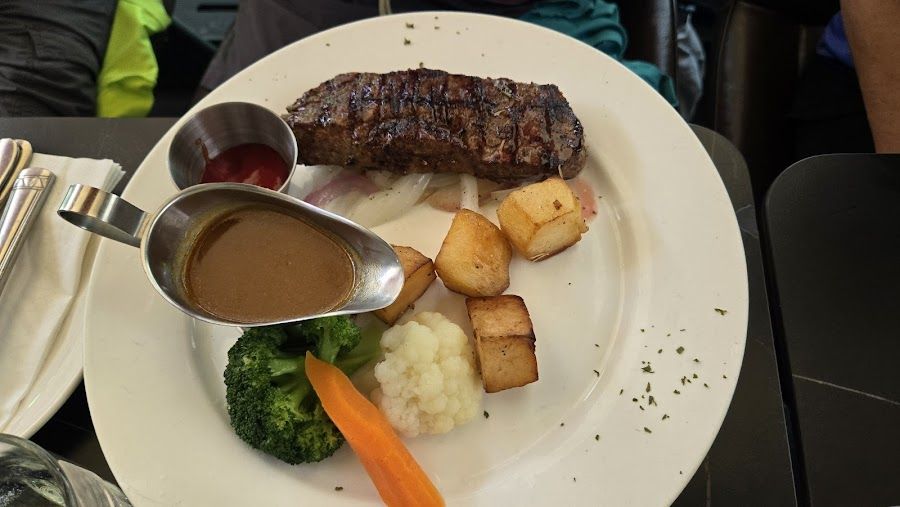 Trafalgar Sports Bar bar service