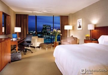 The Westin Houston Rooftop bar service