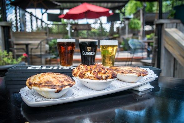 McGonigel's Mucky Duck bar service