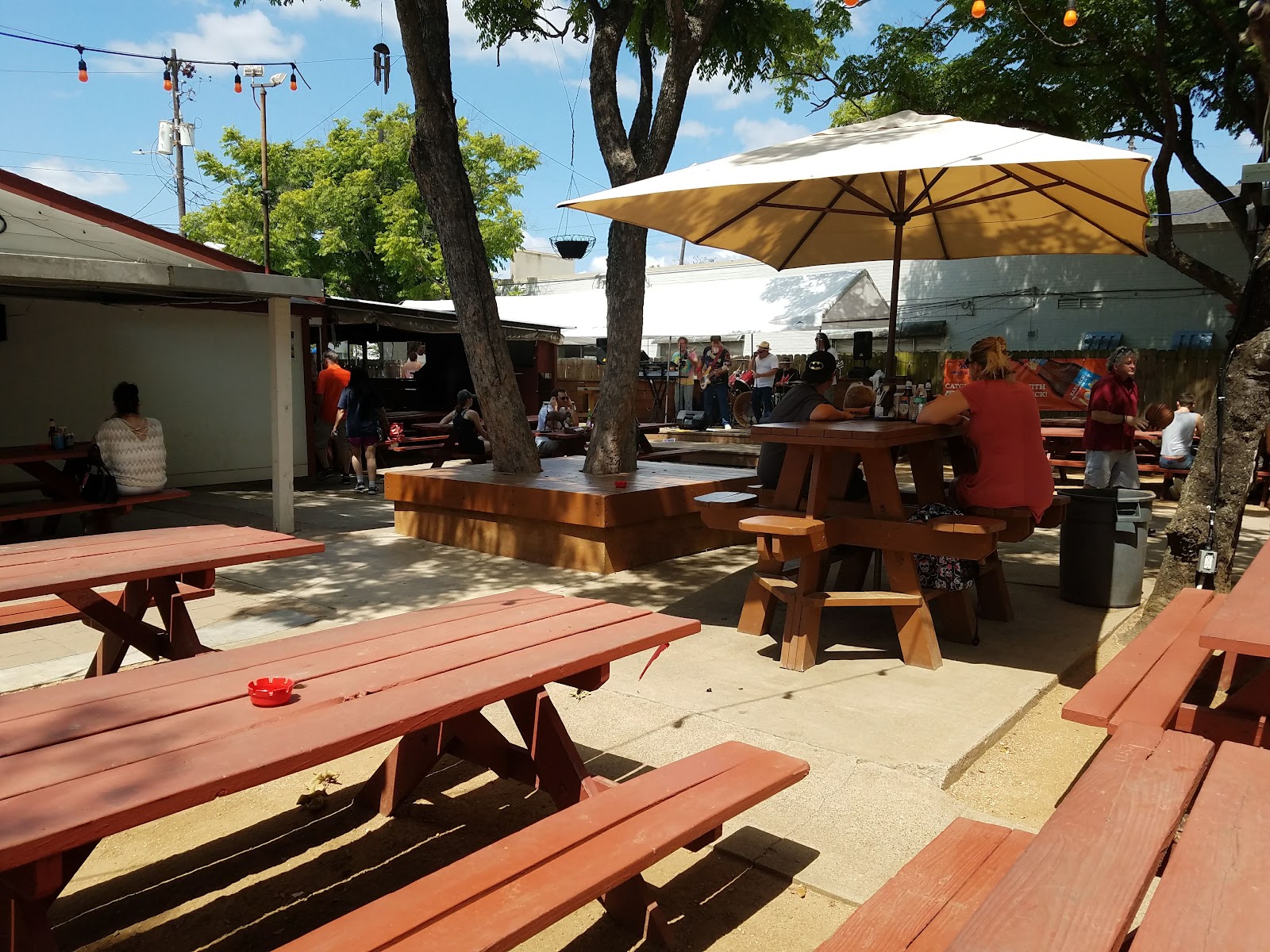 West Alabama Ice House, Houston