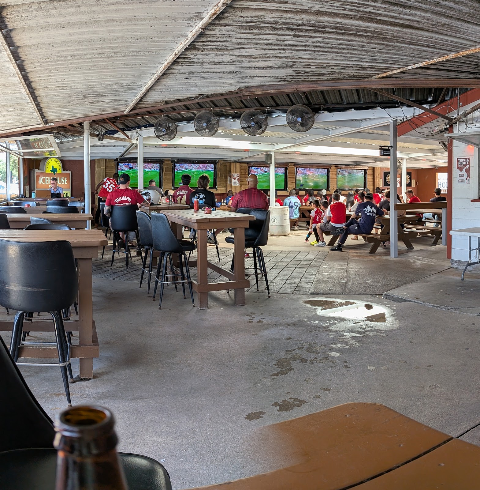 West Alabama Ice House, Houston
