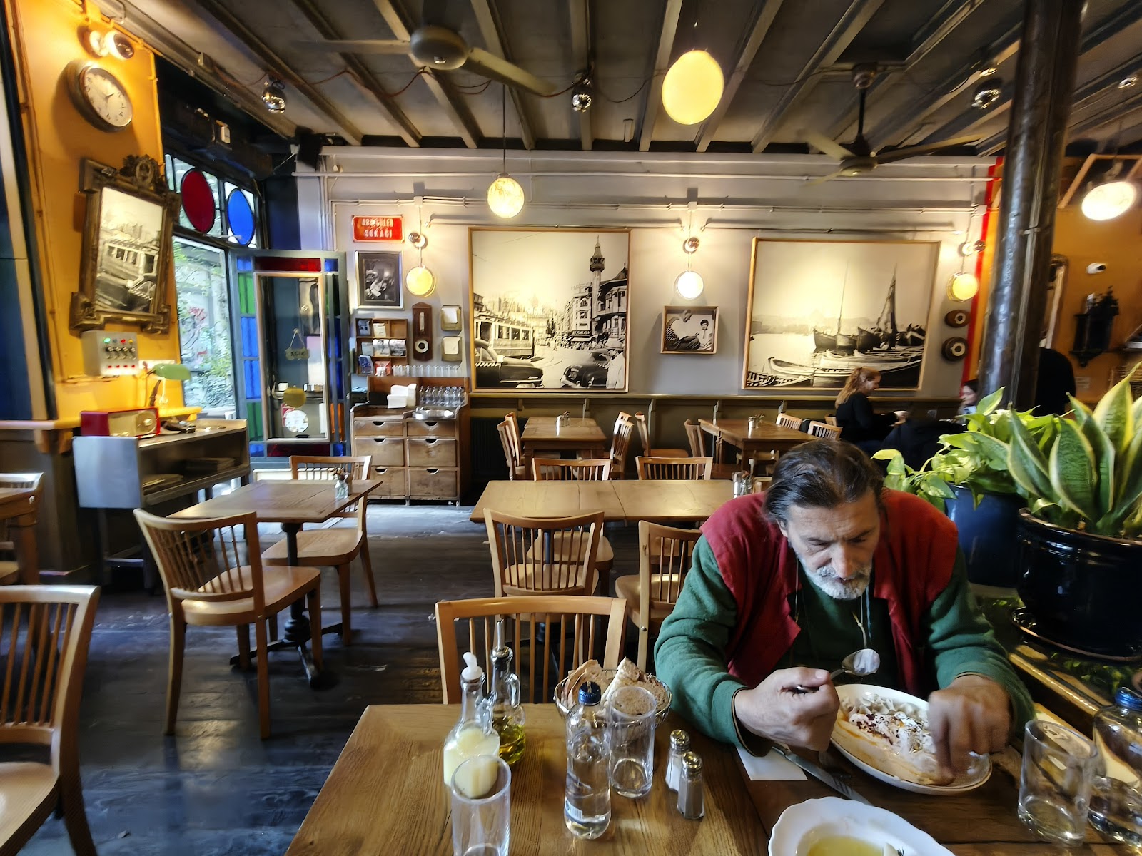 Ara Kafe, Istanbul