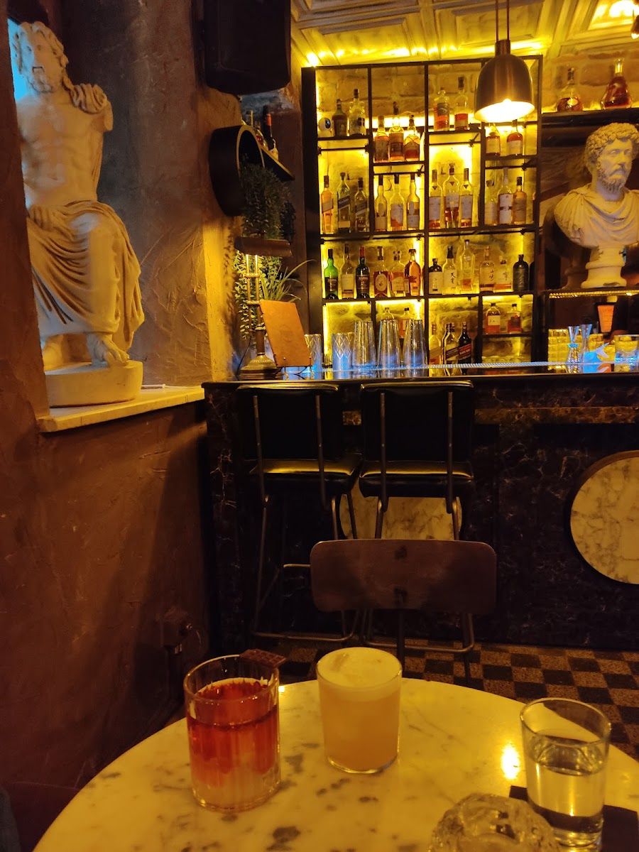 Fink Cocktail Bar Karakoy atmosphere