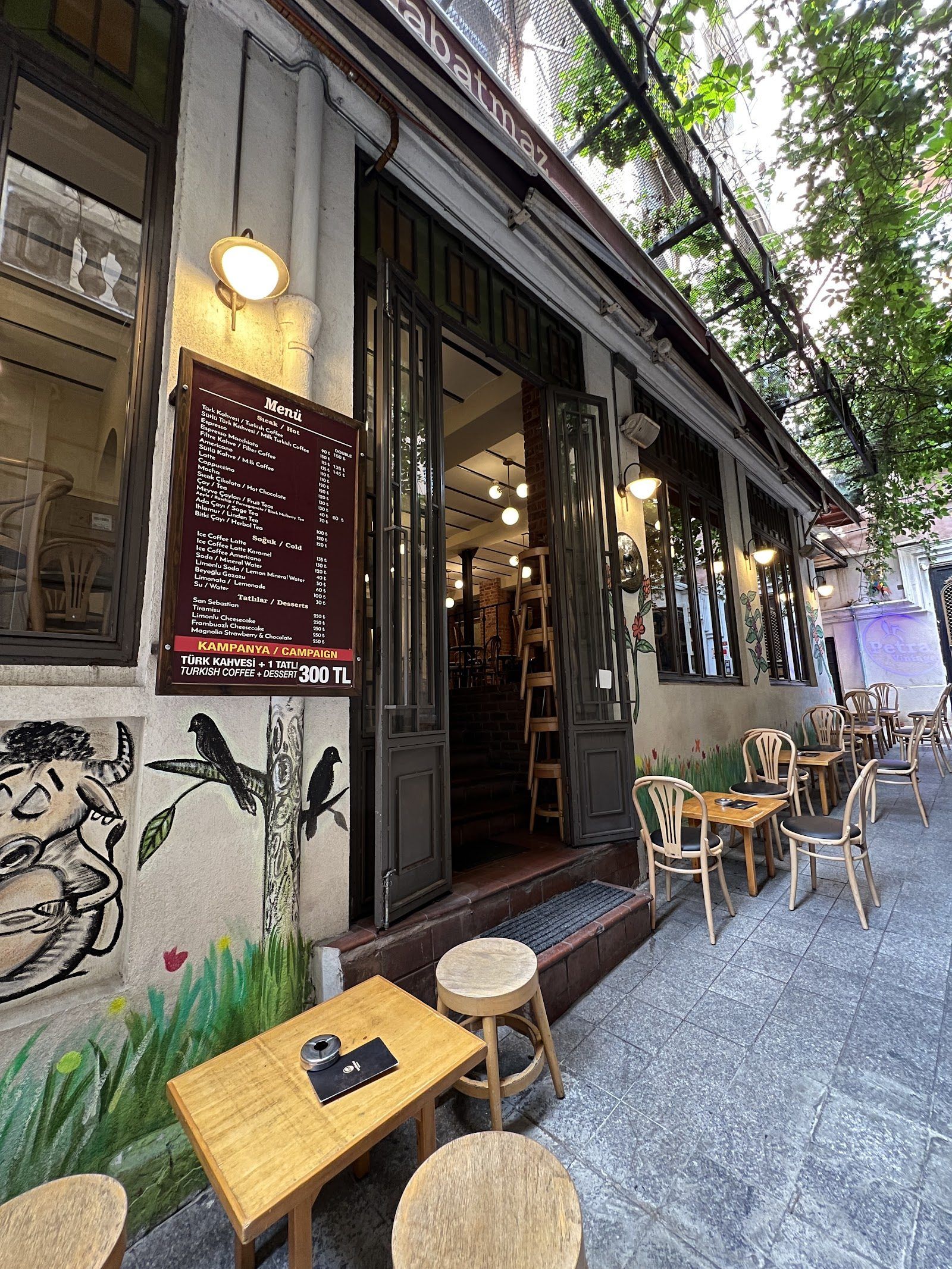 Manda Batmaz Coffee Bar Istanbul bar interior