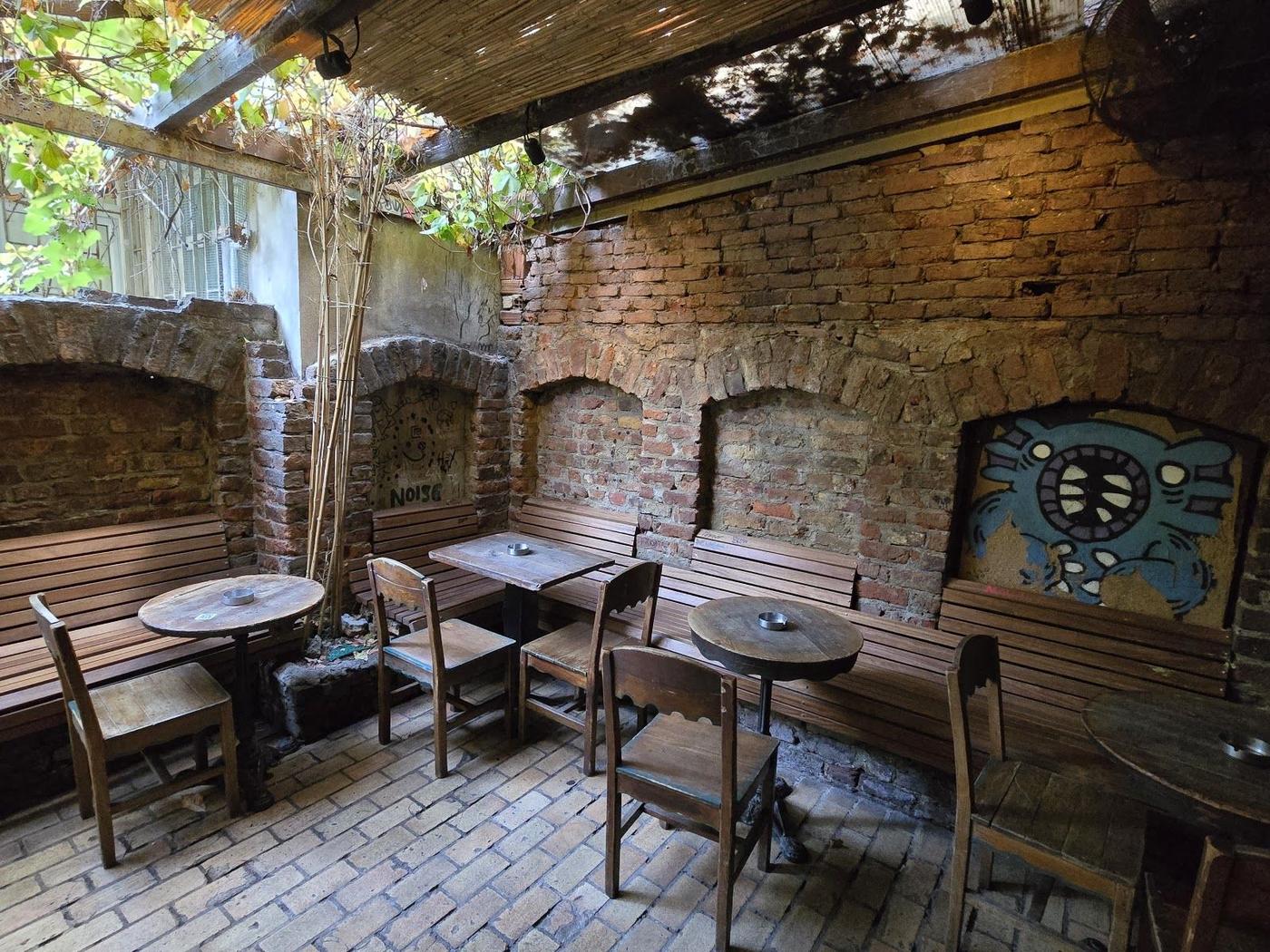 Karga Bar, Istanbul