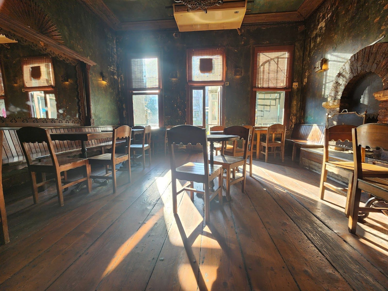 Karga Bar, Istanbul
