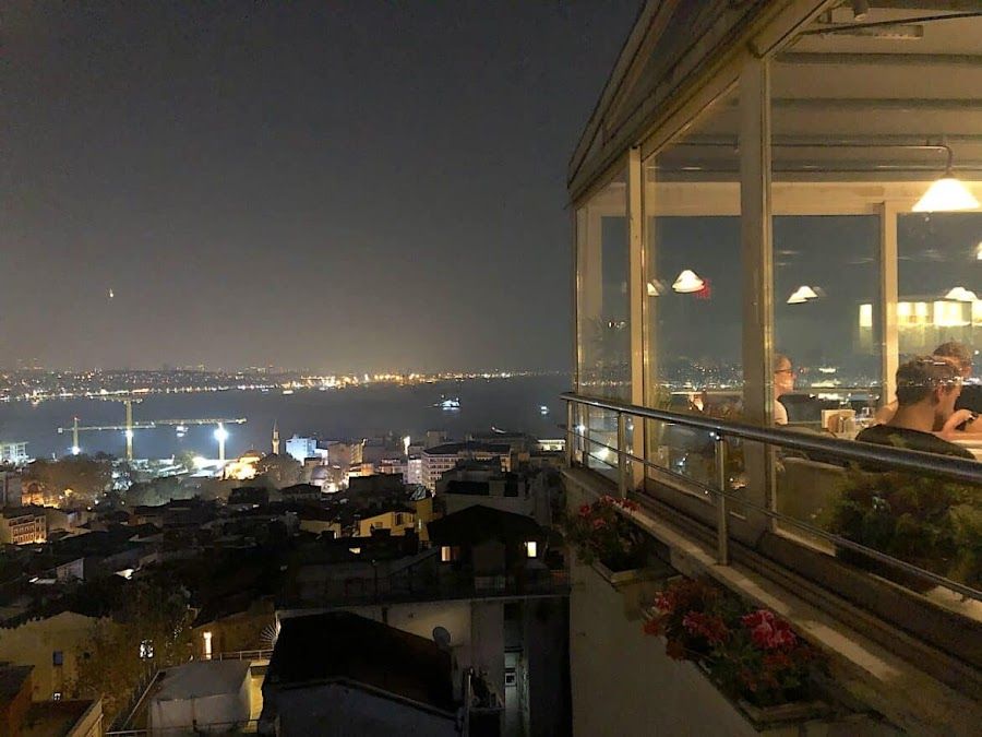 Leb-i Derya Kumbaraci Beyoglu atmosphere