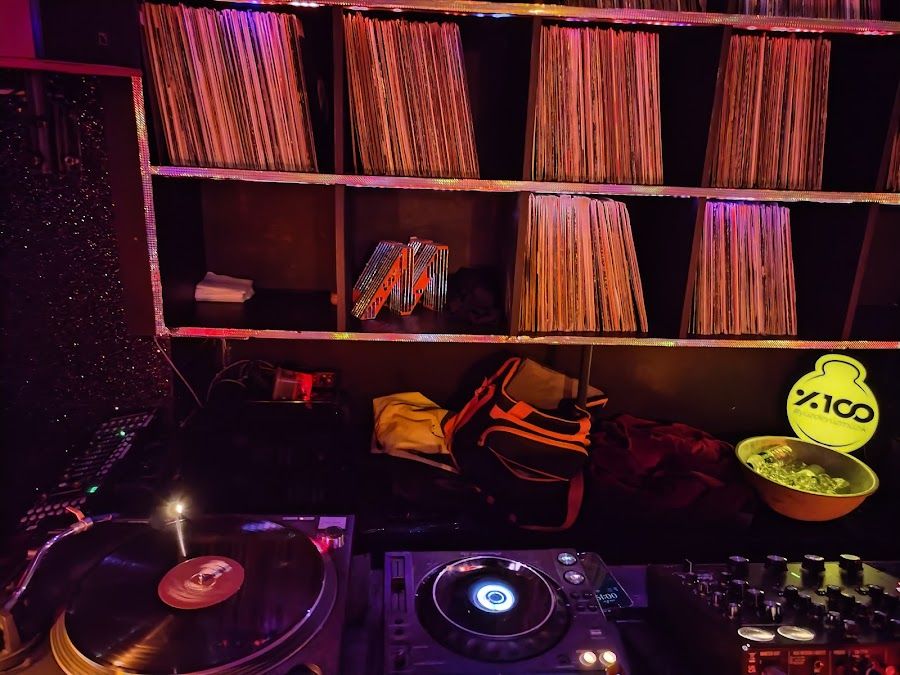 Mini Muzikhol bar service