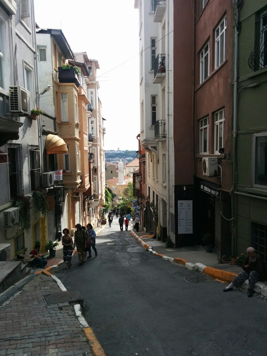 Münferit, Istanbul