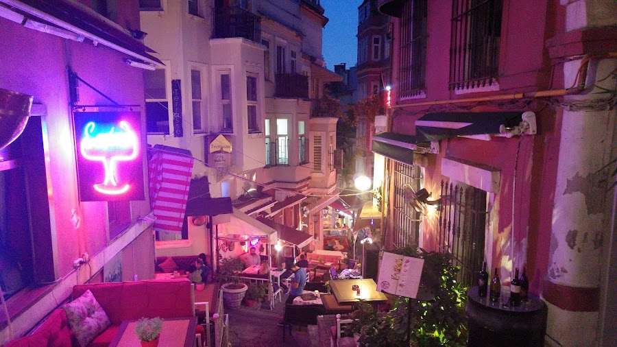 Münferit, Istanbul