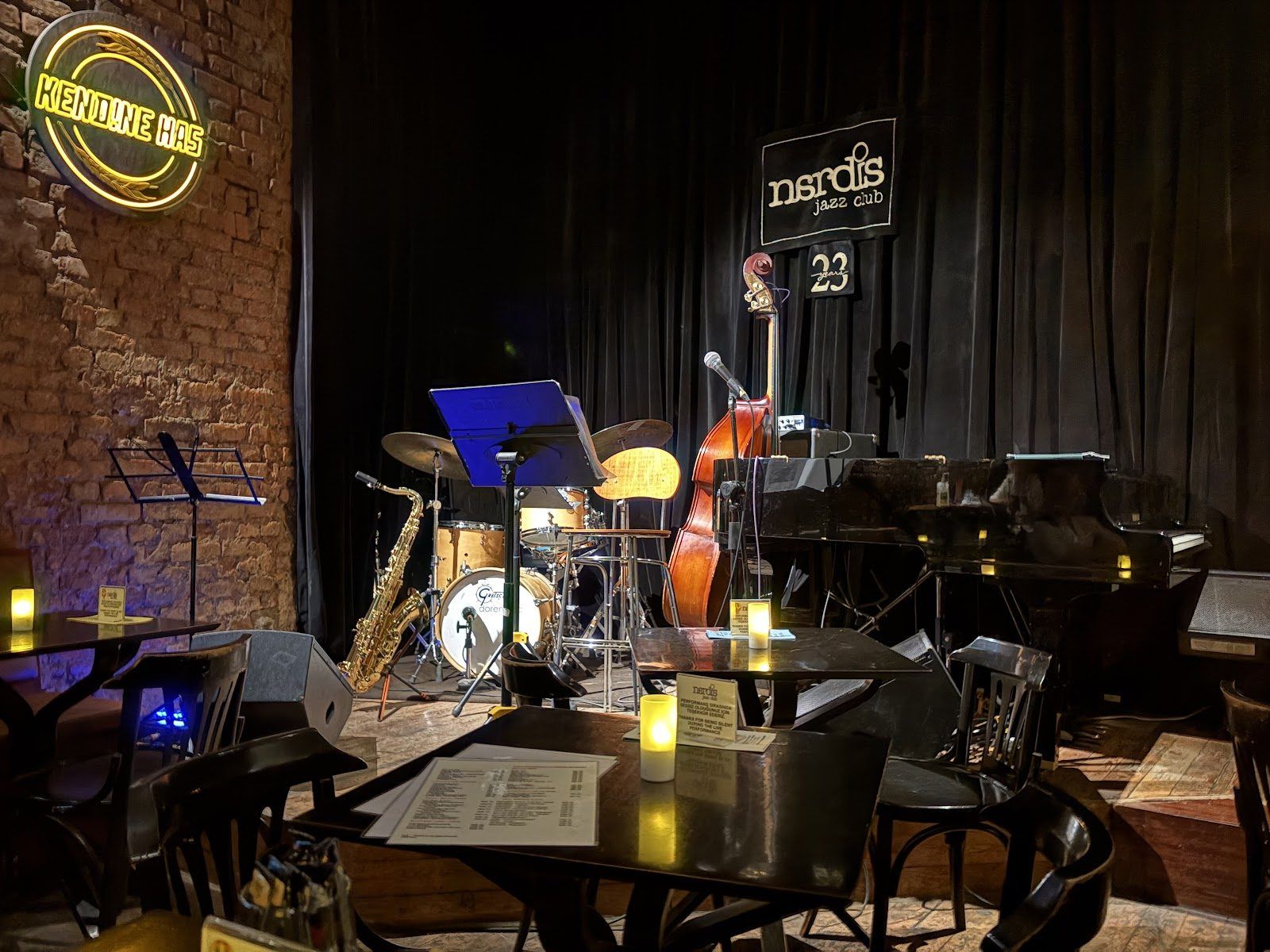 Nardis Jazz Club Istanbul bar interior