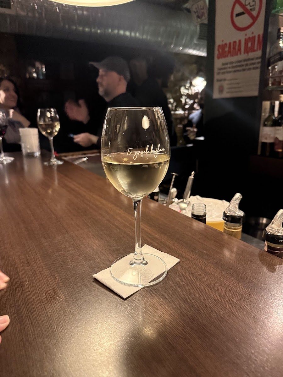 Nardis Jazz Club bar service