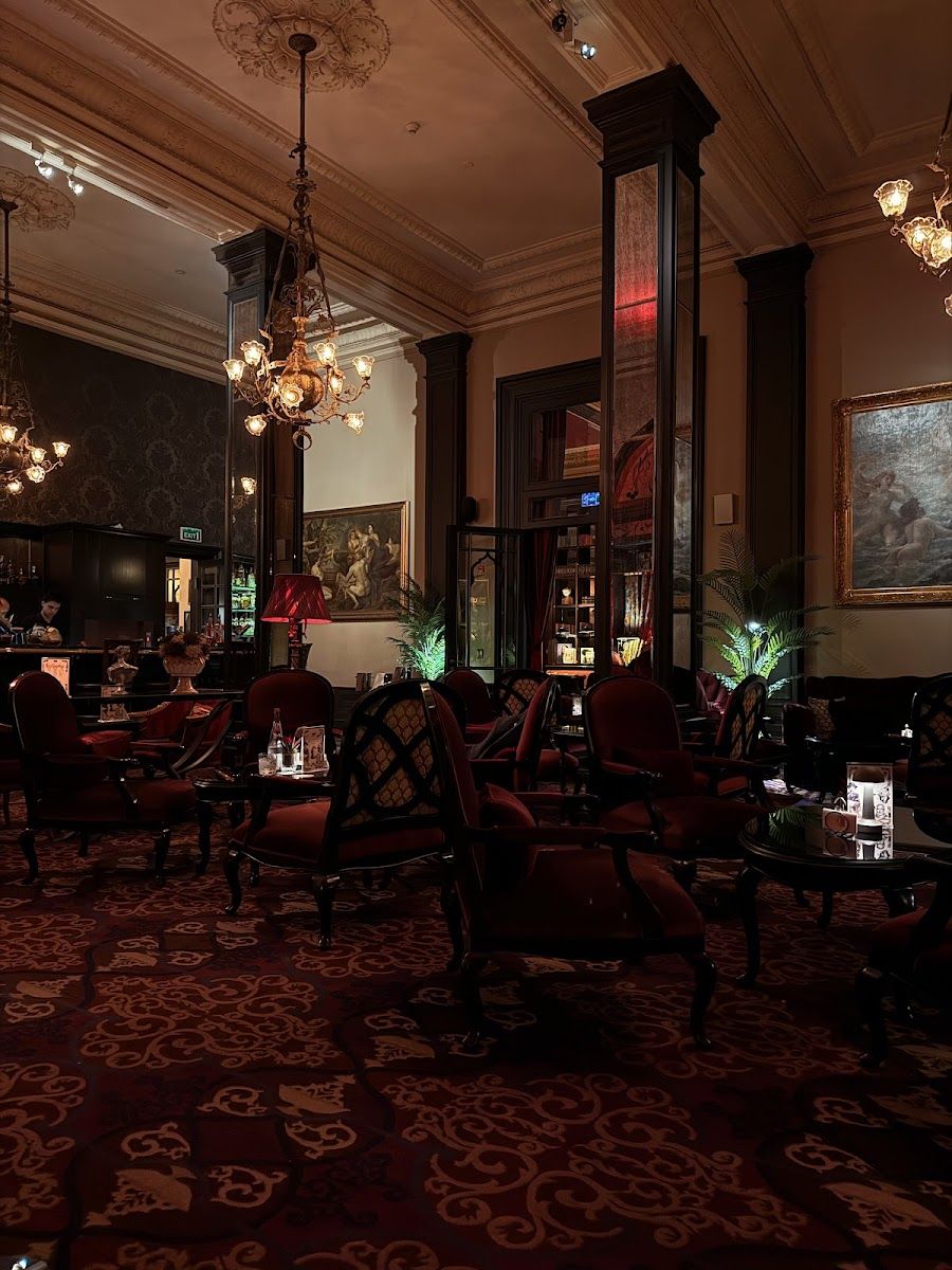 Orient Bar at Pera Palace Beyoglu atmosphere