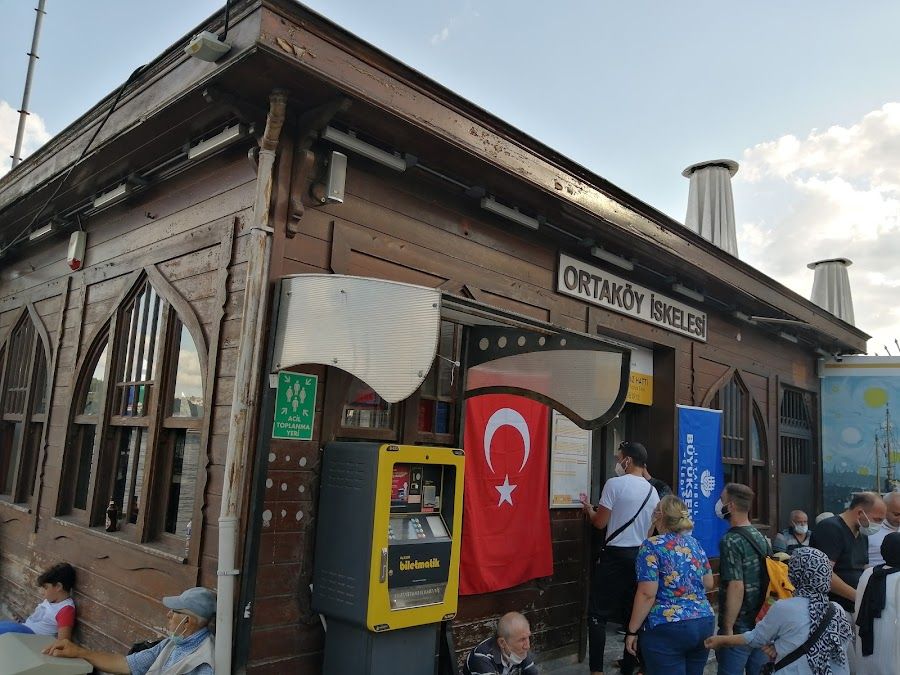Ortakoy Iskelesi Ortakoy atmosphere
