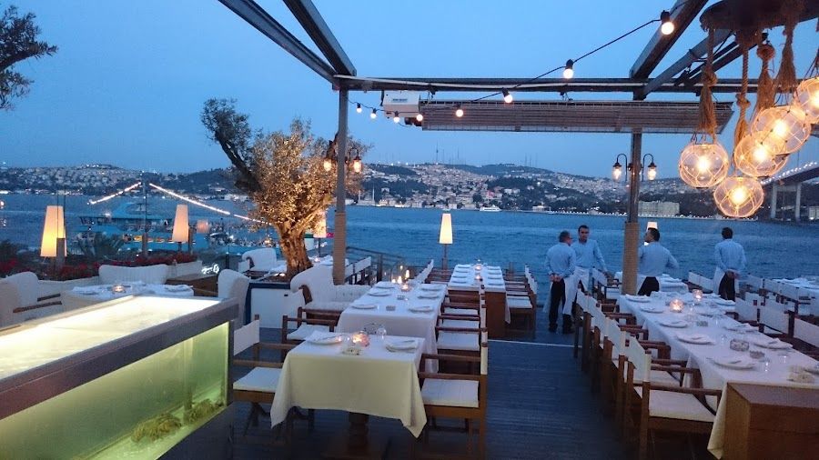 Reina Ortakoy atmosphere