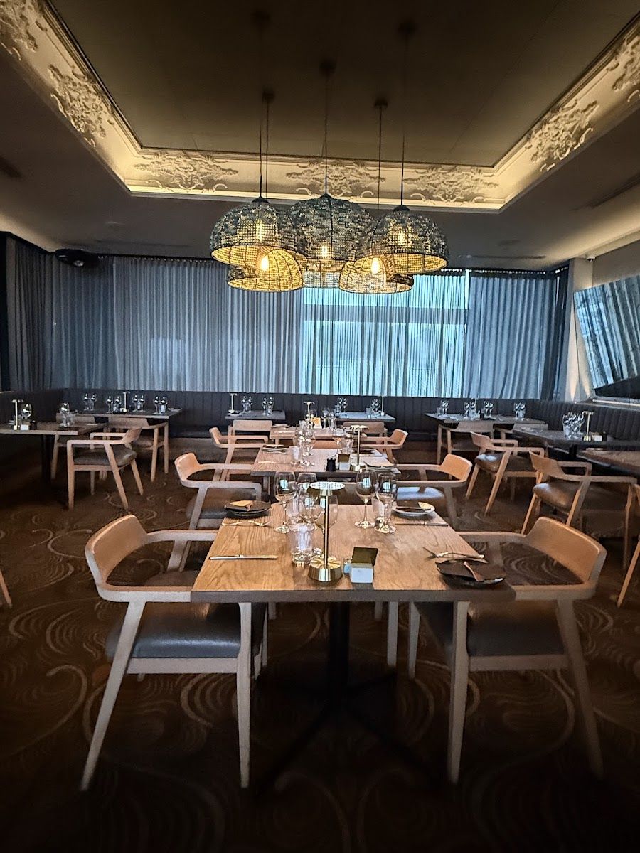 Marble Restaurant Bar bar service