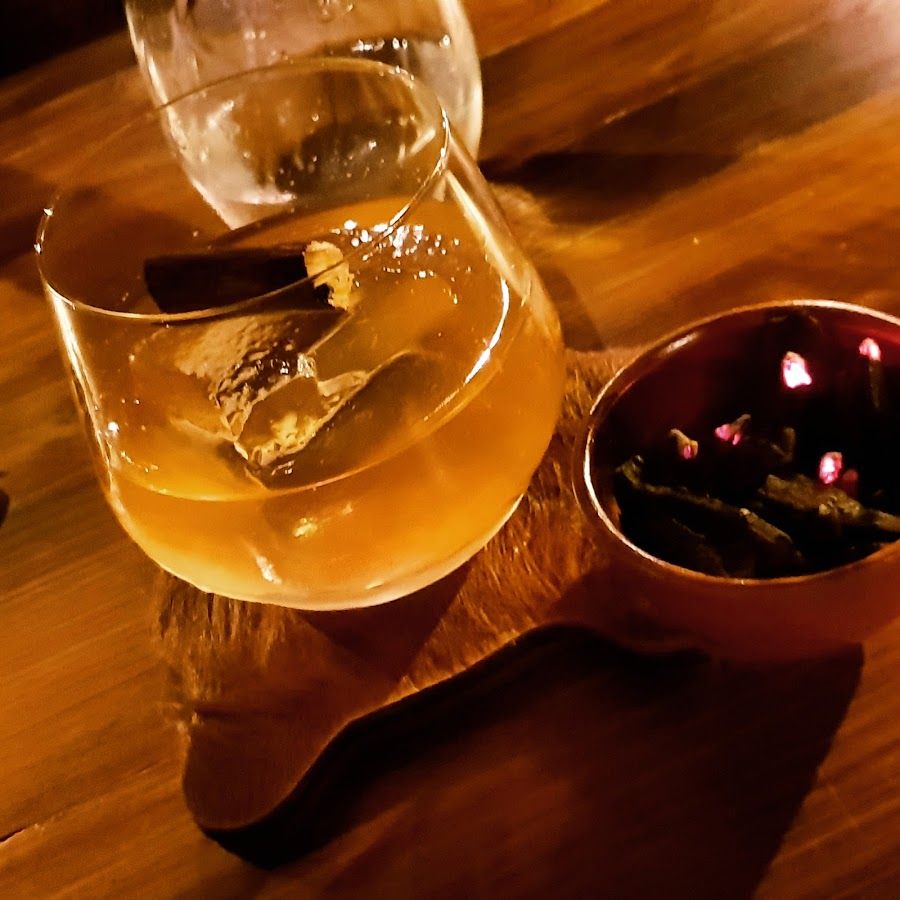 Mootee Bar bar service