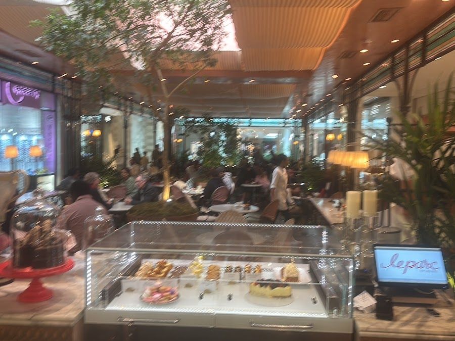Tashas Le Parc Bar bar service