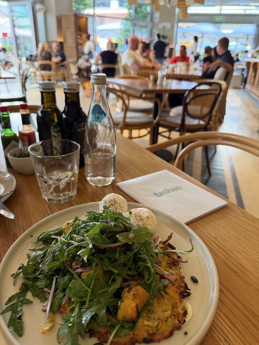 Tashas Rosebank Bar bar service