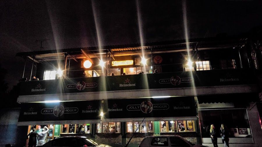 Jolly Roger Hotel Pub Linksfield atmosphere