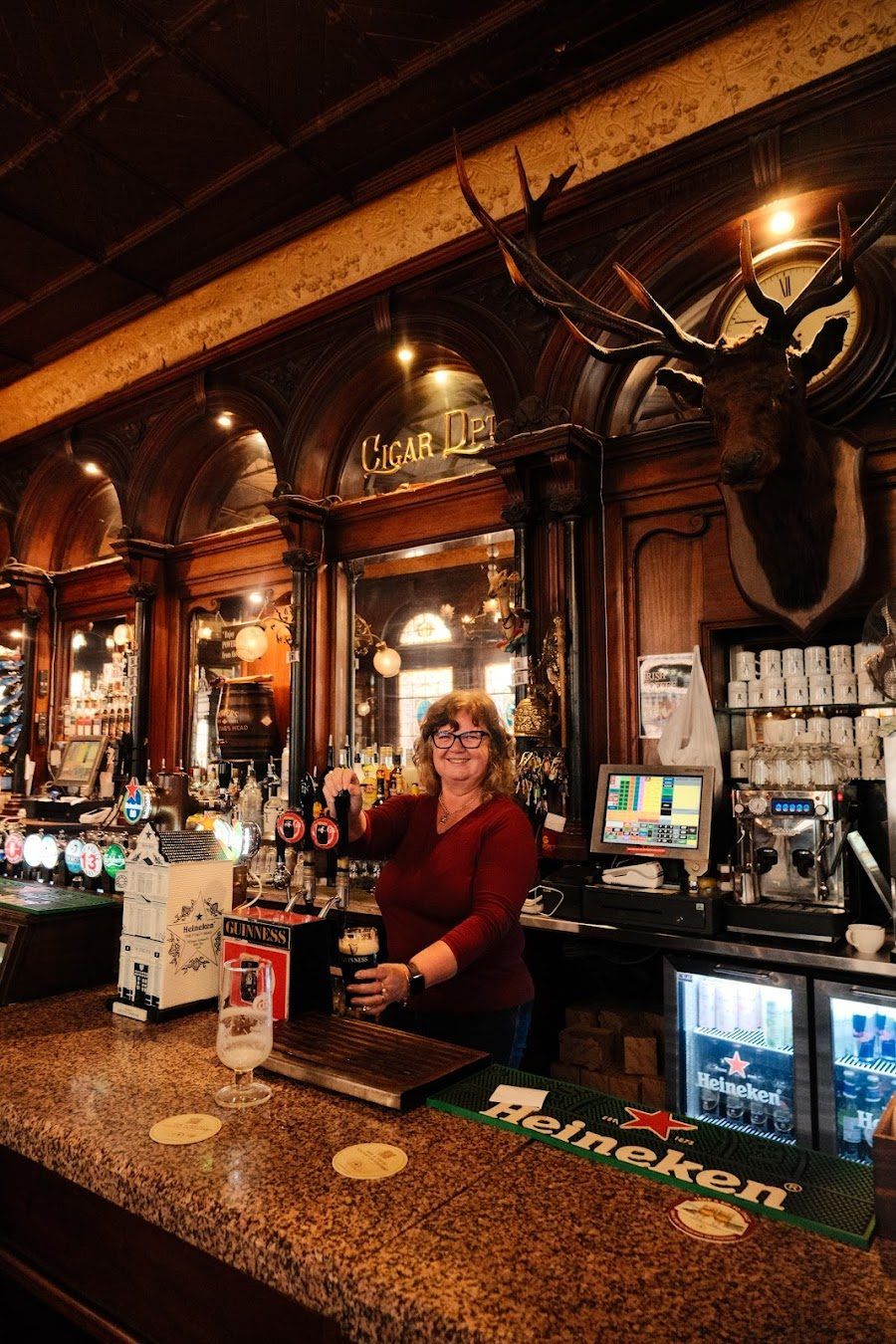 The Stag's Head bar service