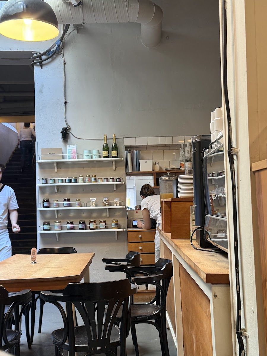 Charlotte Krakow bar service
