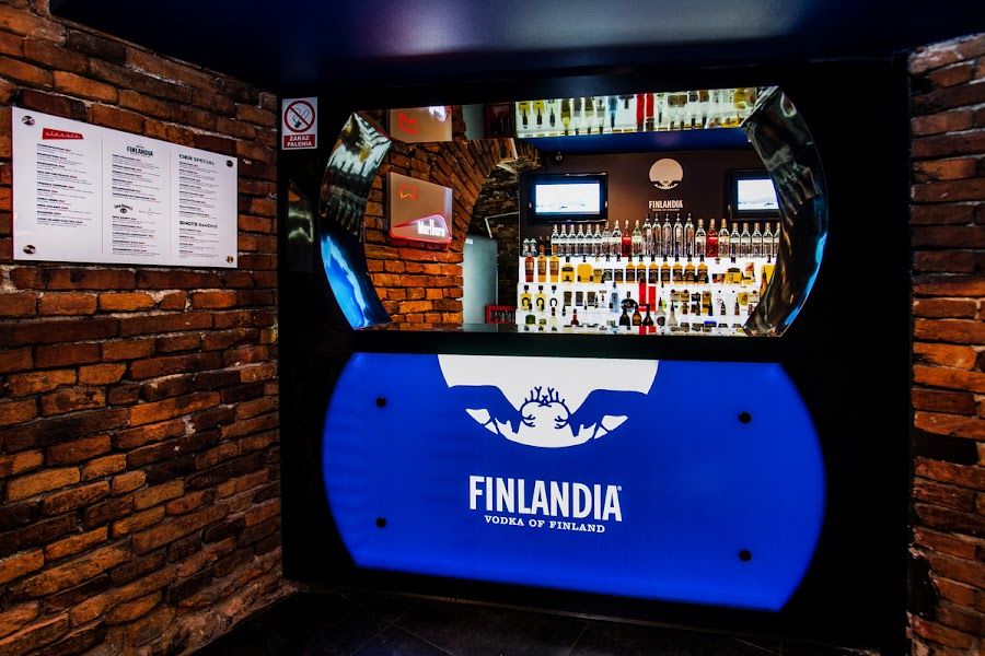 Cien Club cocktail at the bar